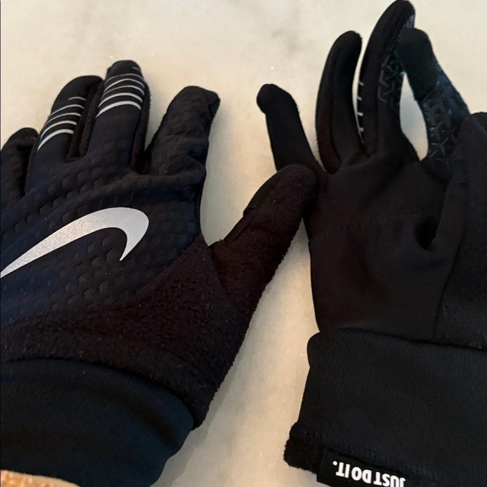 NIKE Women's Therma-FIT Elite 2.0 Running Gloves Black/Reflective Silver Small